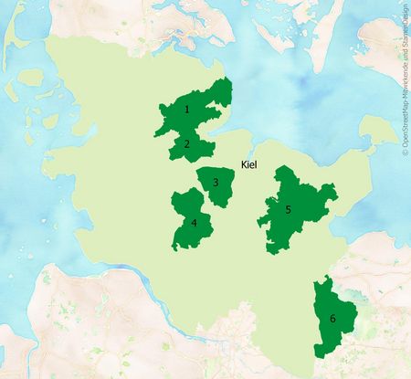 Die Karte zeigt eine Übersicht der Naturparke in Schleswig-Holstein. Beginnend mit dem Nordwestlichsten Naturpark Schlei, folgt Hüttener Berge, Westensee, Aukrug, Holsteinische Schweiz und die Lauenburgischen Seen. 